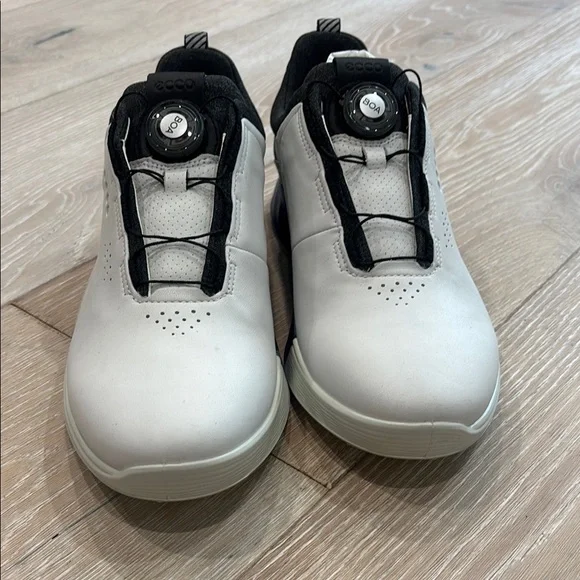 ECCO Men's White and Black Shoes - Picture 6 of 6